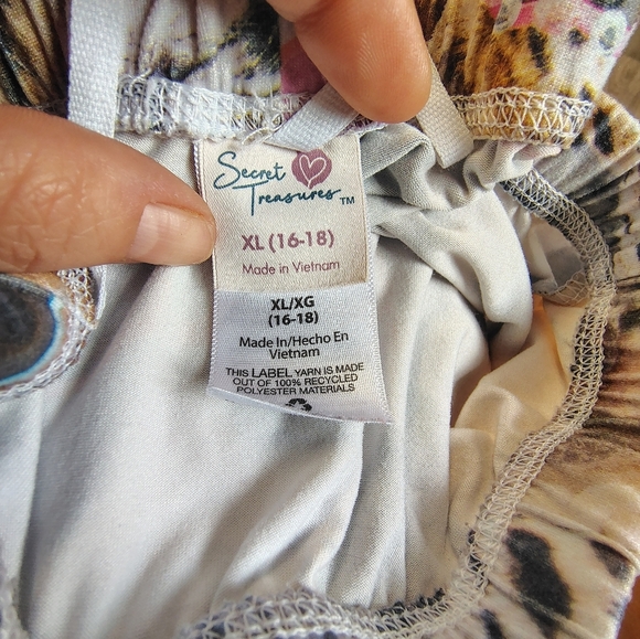 Secret Treasures Women'sPajama Set with Animal Print - Picture 4 of 6